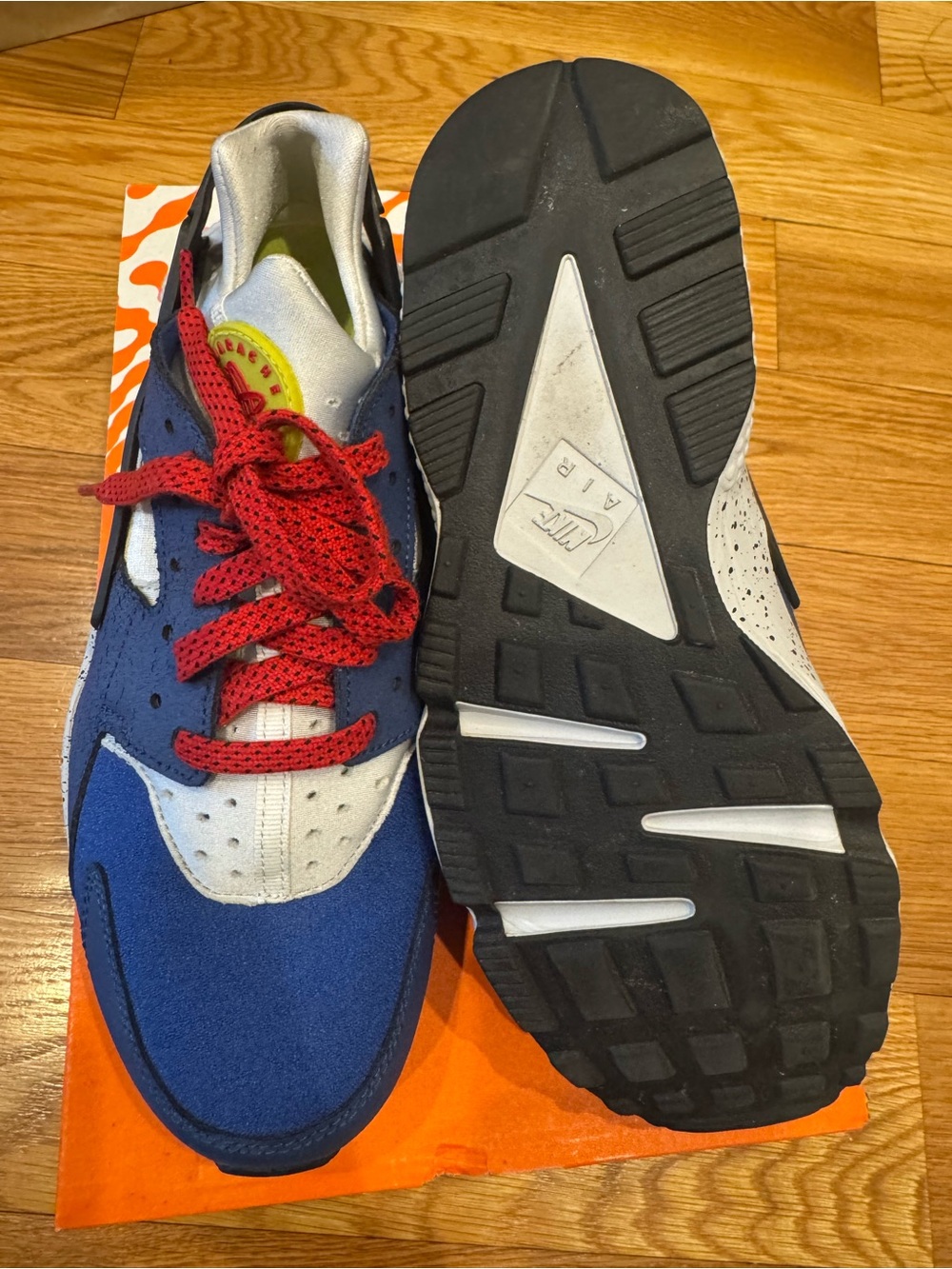 LIKE NEW: Nike Air Huarache Run: Women’s 11.5/Men’s 10 - Picture 4 of 4